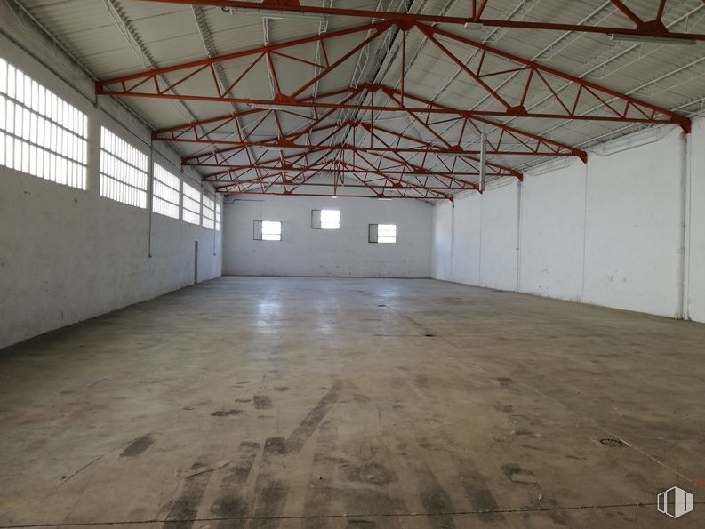 Nave en venta en Zona industrial Fuenlabrada, Fuenlabrada, Madrid, 28946 con ventana, casa de campo, pasillo, madera, edificio, piso, casa, pavimento, techo y simetría alrededor