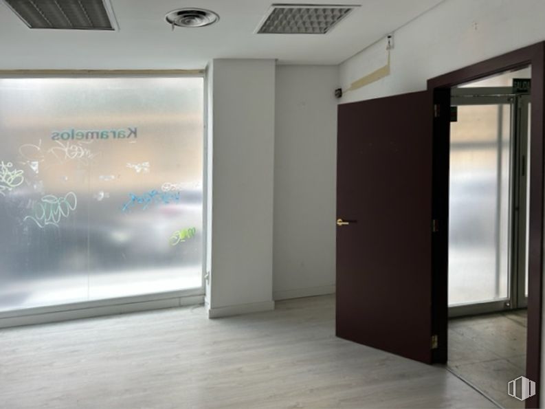 Retail for sale & for rent at Centro urbano, Getafe, Madrid, 28901 with door, building, fixture, flooring, floor, automotive exterior, hall, vehicle door, ceiling and glass around