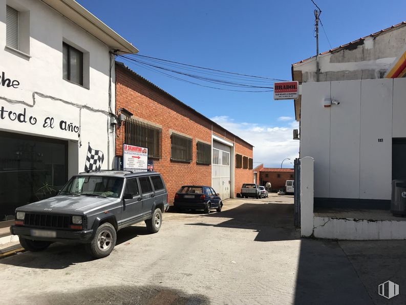 Nave en venta en Avenida de la Libertad, 64, Colmenar Viejo, Madrid, 28770 con coche, neumático, ventana, luz de estacionamiento automotriz, rueda, vehículo, cielo, luz de posición lateral automotriz, vehículo motorizado y edificio alrededor