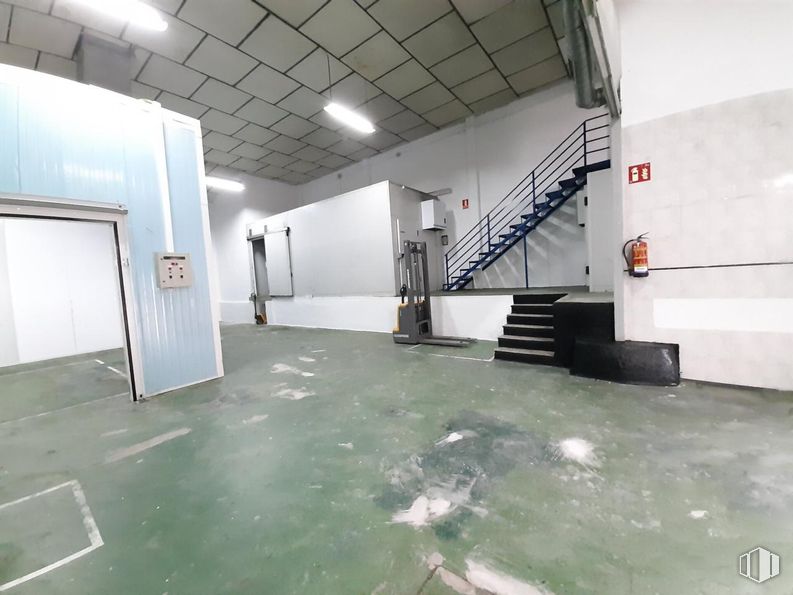 Nave en venta en Polígono Codein, Fuenlabrada, Madrid, 28946 con accesorio, suelos, suelo, hall, edificio, techo, gas, material compuesto, puerta y casa alrededor