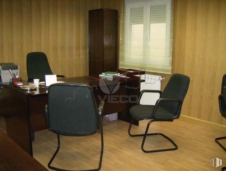 Office for sale at Zona Carreería, Cuenca, 16002 with chair, window blind, table, furniture, building, office chair, comfort, window, interior design and wood around