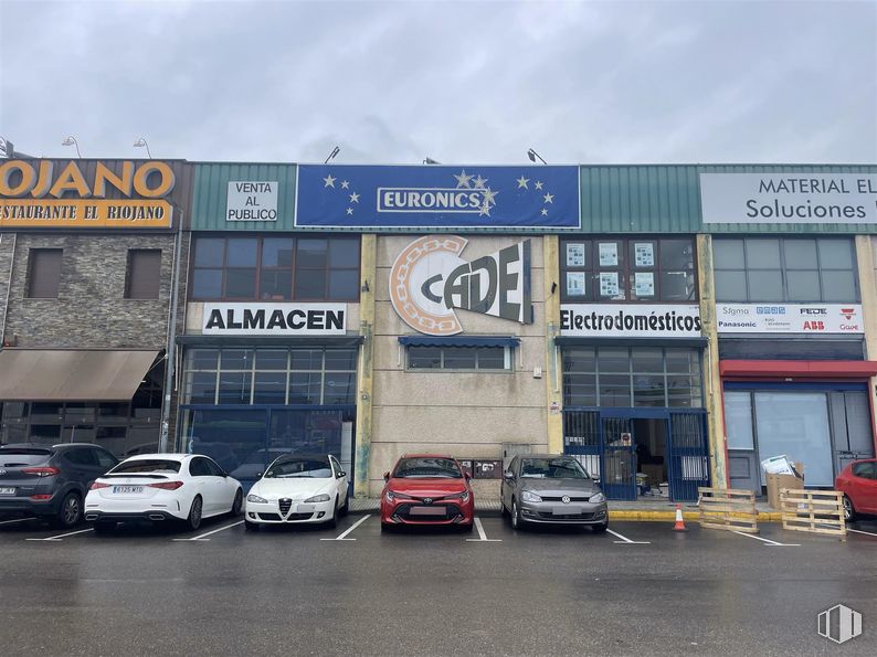 Industrial for rent at Calle Islas Cíes, 2, Humanes de Madrid, Madrid, 28970 with car, automotive exterior, automotive lighting, automotive parking light, automotive tire, family car, automotive wheel system, commercial building, retail and luxury vehicle around