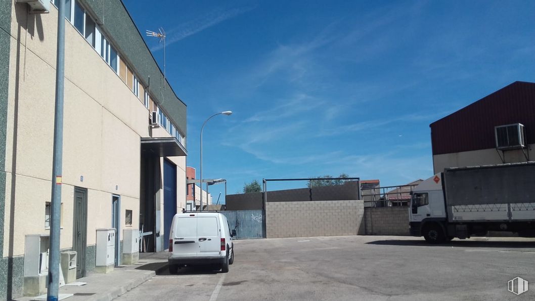 Nave en venta en Calle Marie Curie, 31, Arganda del Rey, Madrid, 28500 con camión, camioneta, edificio, luz de la calle, luz de estacionamiento automotriz, rueda, neumático, cielo, coche y vehículo alrededor