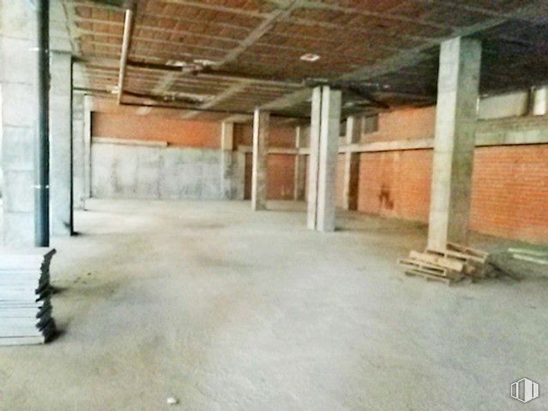 Retail for sale & for rent at Calle Agustín Rodríguez Sahagún, Ávila, 05003 with hall, wood, flooring, floor, fixture, building material, composite material, ceiling, building and concrete around