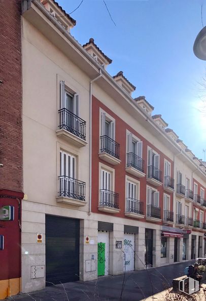 Local en alquiler y venta en Calle Florida, 21, Aranjuez, Madrid, 28300 con ventana, edificio, cielo, infraestructura, planta, accesorio, puerta, diseño urbano, zona residencial y barrio alrededor