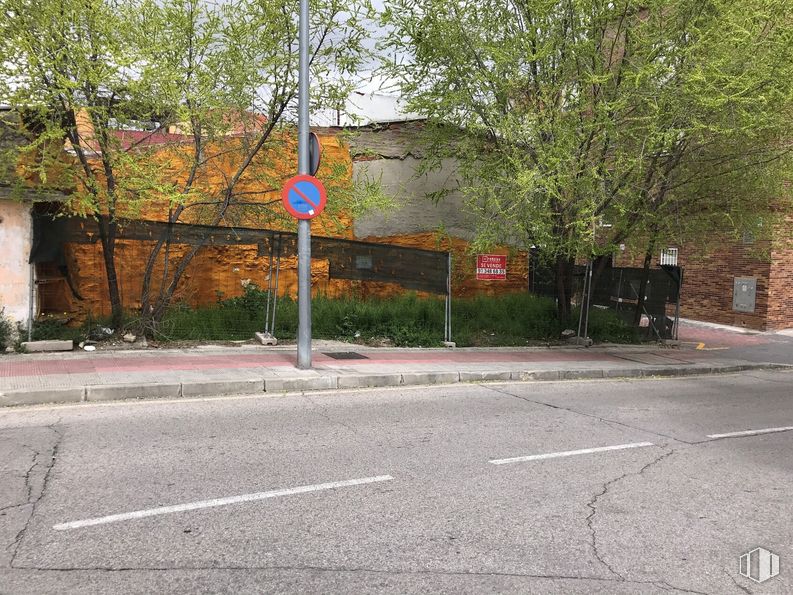 Suelo en venta en Calle Neptuno, 3, Coslada, Madrid, 28820 con edificio, planta, propiedad, árbol, superficie de carretera, rama, asfalto, lote de tierra, casa y luz de la calle alrededor