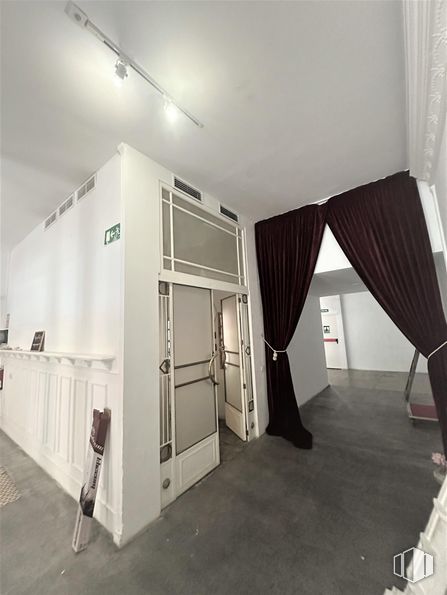 Local en alquiler en Calle Hilarión Eslava, Chamberí, Madrid, 28015 con puerta, edificio, suelo, suelos, cortina, hall, ventana, techo, casa y madera alrededor