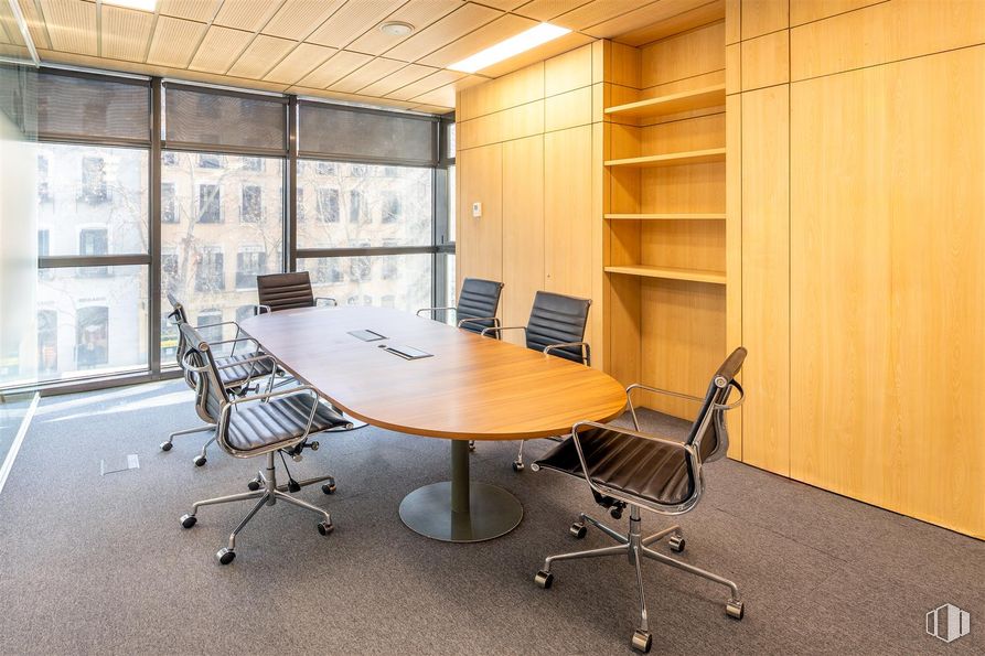 Office for rent at Calle Serrano, 55, Salamanca, Madrid, 28006 with chair, table, desk, furniture, interior design, flooring, floor, wood, office chair and lighting around