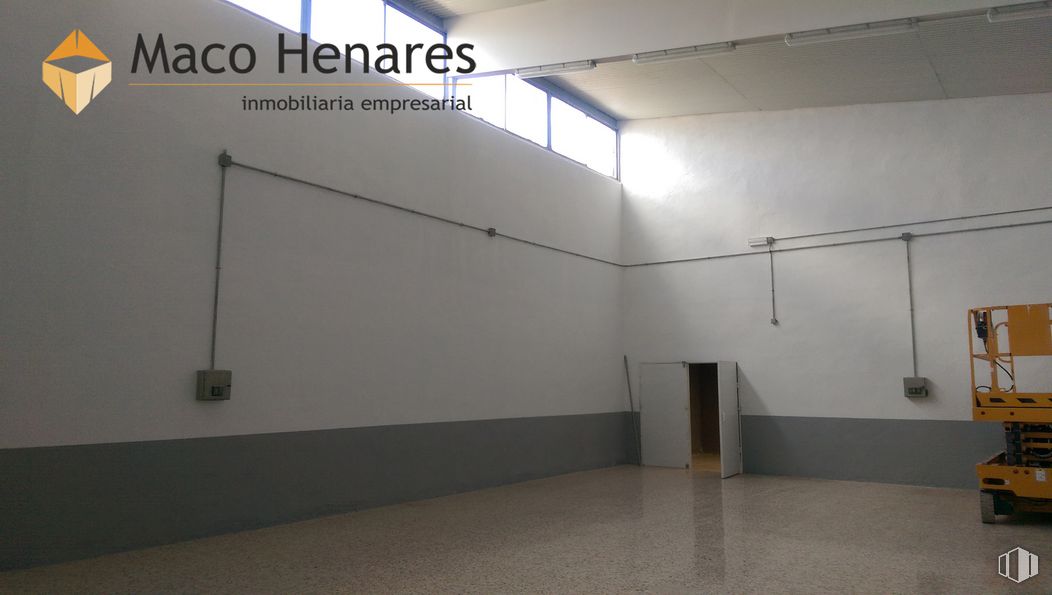 Industrial for rent at Carretera Loeches, Torrejón de Ardoz, Madrid, 28850 with window, building, hall, door, shade, flooring, ceiling, fixture, space and field house around