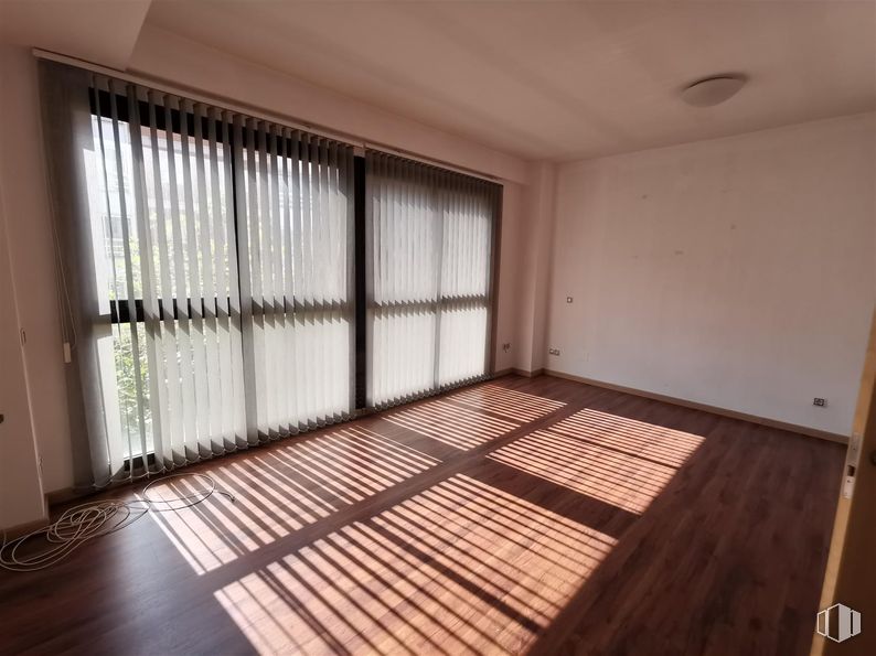 Oficina en venta en Calle Cronos, 20, San Blas - Canillejas, Madrid, 28037 con ventana, accesorio, madera, sombra, interiorismo, suelo, suelos, edificio, tinte para madera y inmobiliario alrededor