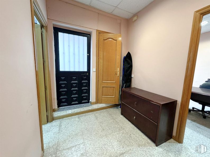 Local en venta en Calle Pedro Rogel, 4, Tetuán, Madrid, 28039 con cajonera, puerta, mueble, ebanistería, accesorio, madera, cajón, suelos, confort y alacena alrededor