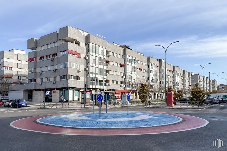 Retail for sale at Plaza Europa, Torrejón de Ardoz, Madrid, 28850 with building, cloud, sky, window, street light, infrastructure, lighting, road surface, urban design and thoroughfare around