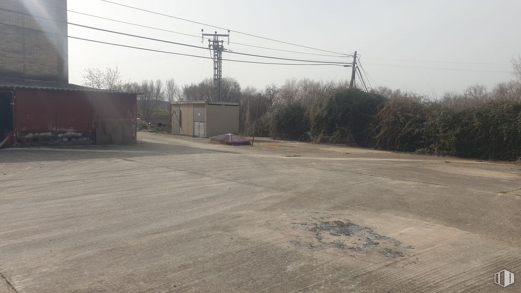 Industrial for sale & for rent at Zona Valdeolmos, Valdeolmos-Alalpardo, Madrid, 28130 with house, building, sky, road surface, asphalt, overhead power line, plant, electricity, tar and road around