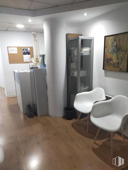 Local en venta en Calle José Arcones Gil, Ciudad Lineal, Madrid, 28017 con silla, marco, madera, interiorismo, suelo, suelos, madera dura, edificio, accesorio y techo alrededor