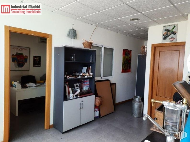 Nave en venta en Polígono Industrial Gestesa, Loeches, Madrid, 28890 con ebanistería, mesa, mueble, marco, cajón, televisión, edificio, diseño de interiores, casa y cajonera alrededor