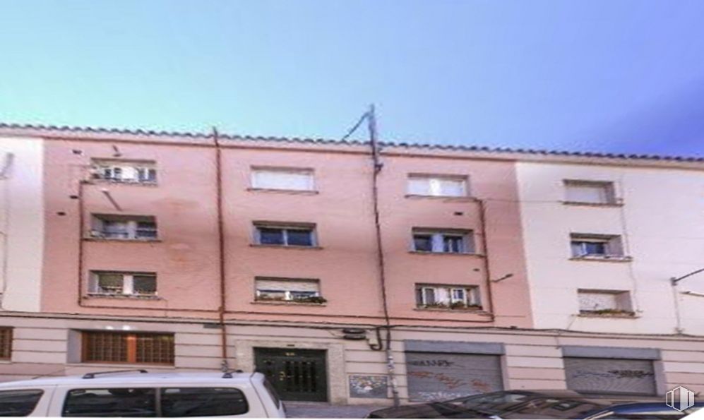 Retail for sale at Calle Fernando González, 13, Carabanchel, Madrid, 28019 with car, building, land vehicle, sky, window, vehicle, automotive exterior, motor vehicle, facade and real estate around