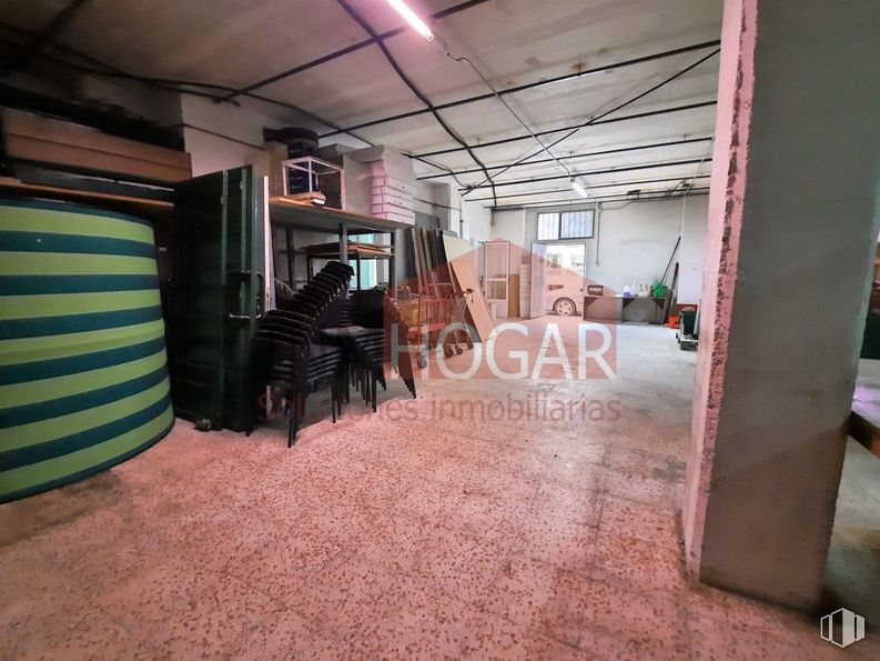 Retail for sale & for rent at Zona Sur, Ávila, 05002 with mirror, wood, door, flooring, floor, fixture, hall, window, building and ceiling around