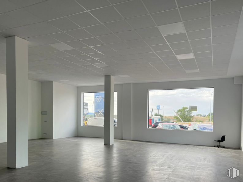 Retail for rent at Calle San Juan, 2, Fuenlabrada, Madrid, 28946 with picture frame, fixture, floor, flooring, hall, glass, ceiling, facade, space and shade around