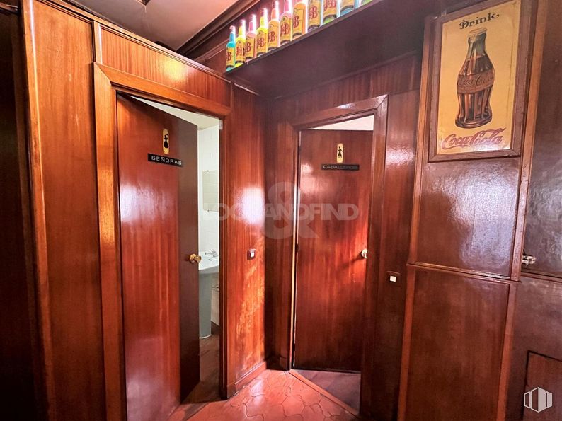 Local en venta en Calle Constitución, Daganzo de Arriba, Madrid, 28814 con marco, marrón, propiedad, accesorio, asa, edificio, madera, puerta, tinte para madera y ámbar alrededor