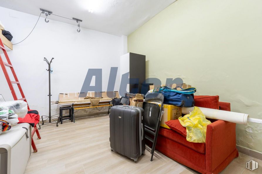 Local en venta en Calle Luis Ruiz, Ciudad Lineal, Madrid, 28017 con sofá, equipaje y bolsos, mesa, textil, interiorismo, suelos, madera, suelo, edificio y casa alrededor