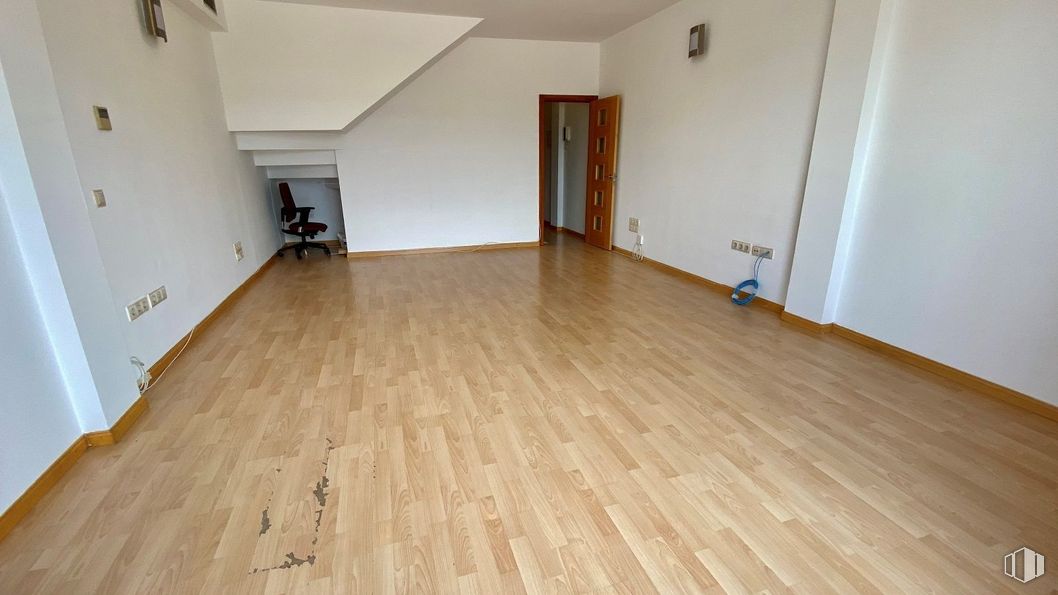 Oficina en venta en Calle Perú, Las Rozas de Madrid, Madrid, 28290 con accesorio, madera, pintura, suelo, material de construcción, tinte para madera, puerta, suelos laminados, pasillo y madera alrededor