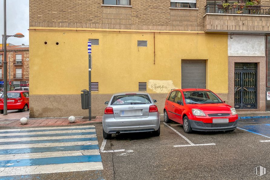 Local en alquiler en Centro, Parla, Madrid, 28980 con coche, puerta, ventana, edificio, luz de estacionamiento, vehículo terrestre, rueda, vehículo, neumático y infraestructura alrededor