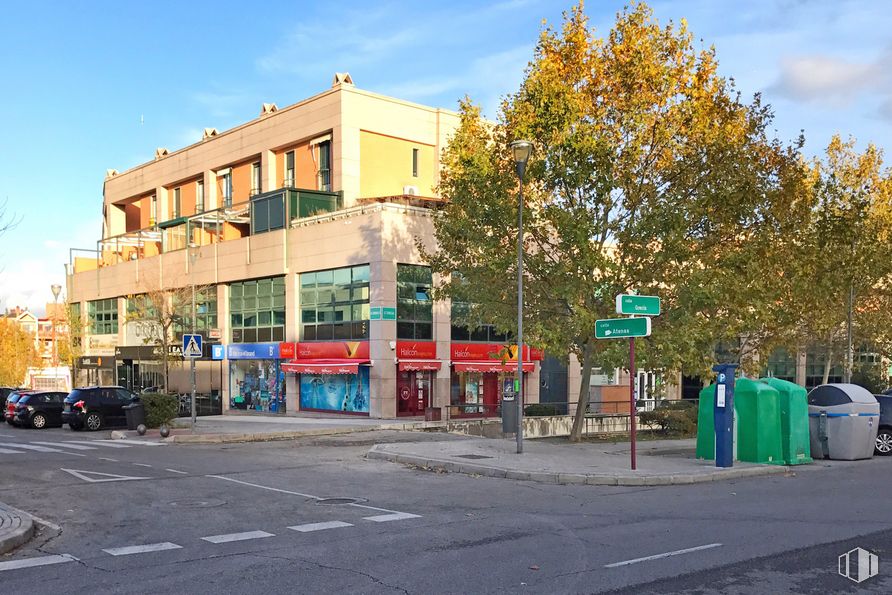 Oficina en venta en Calle Atenas, 2, Pozuelo de Alarcón, Madrid, 28224 con contenedor de basura, edificio, coche, envase, cielo, ventana, planta, árbol, diseño urbano, superficie de la carretera, casa, barrio residencial y ciudad alrededor