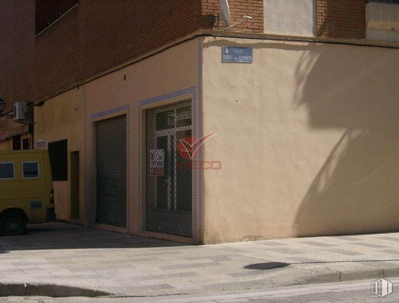 Retail for rent at Zona Avenida de los Reyes Católicos, Cuenca, 16003 with door, window, building, asphalt, road surface, tire, wheel, wood, facade and gas around