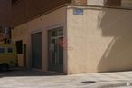 Retail for rent at Zona Avenida de los Reyes Católicos, Cuenca, 16003 with door, window, building, asphalt, road surface, tire, wheel, wood, facade and gas around