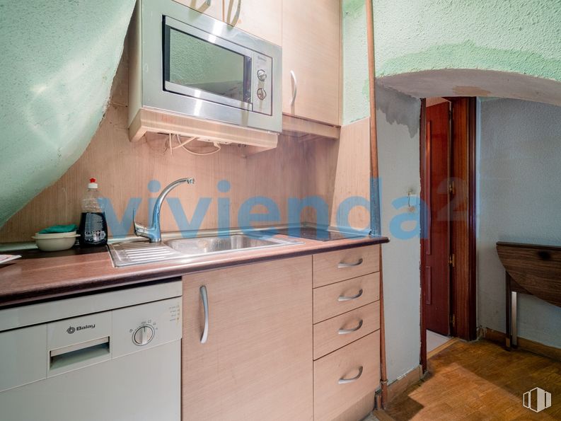 Local en venta en Calle Arrieta, Centro, Madrid, 28013 con ebanistería, horno microondas, fregadero, mueble, propiedad, blanco, grifo, cajón, encimera y fregadero de cocina alrededor