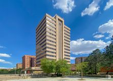 Office for rent at Edificio Magalar, Calle Juan Esplandiú, 15, Retiro, Madrid, 28007 with building, cloud, sky, daytime, skyscraper, blue, tree, tower block, plant and vegetation around