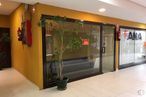 Retail for sale at Centro Comercial Valdemorillo Centro, Avenida Plaza de Toros, 1, Valdemorillo, Madrid, 28210 with flowerpot, houseplant, building, plant, fixture, door, floor, vehicle door, flooring and window around