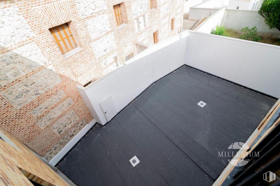 Local en alquiler y venta en Avenida Constitución, San Fernando de Henares, Madrid, 28830 con ventana, planta, madera, arquitectura, edificio, suelo, suelos, rectángulo, propiedad material y material compuesto alrededor