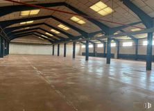 Industrial for rent at Polígono industrial Nilo, Alcalá de Henares, Madrid, 28808 with light fixture, lighting, fixture, wood, hall, floor, flooring, wall, shade and tints and shades around