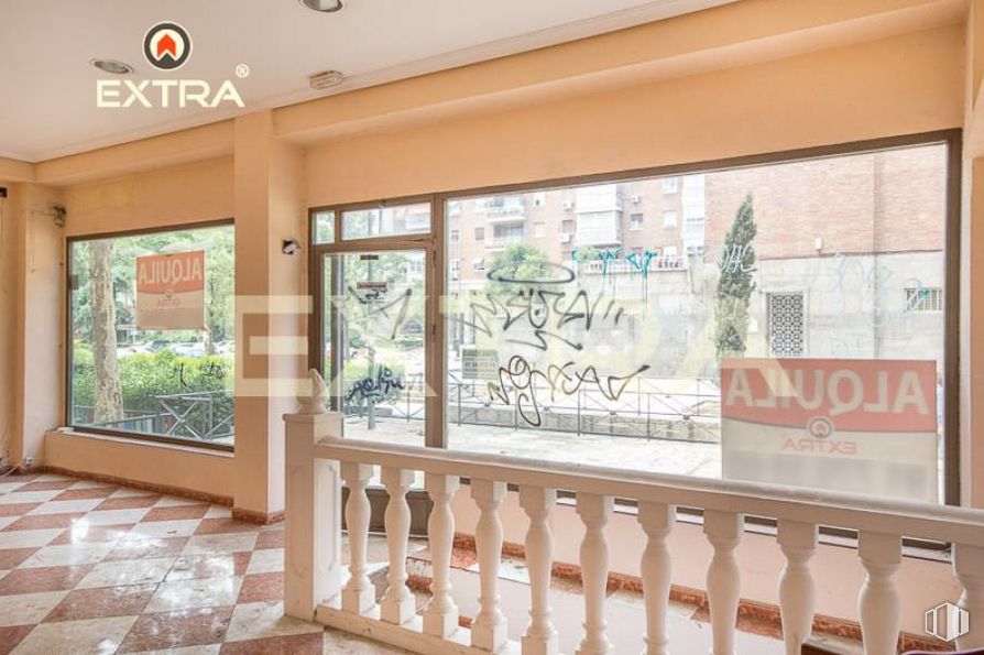 Retail for sale & for rent at Plaza San Amaro, Tetuán, Madrid, 28020 with building, wood, architecture, interior design, fixture, flooring, floor, real estate, facade and wood stain around