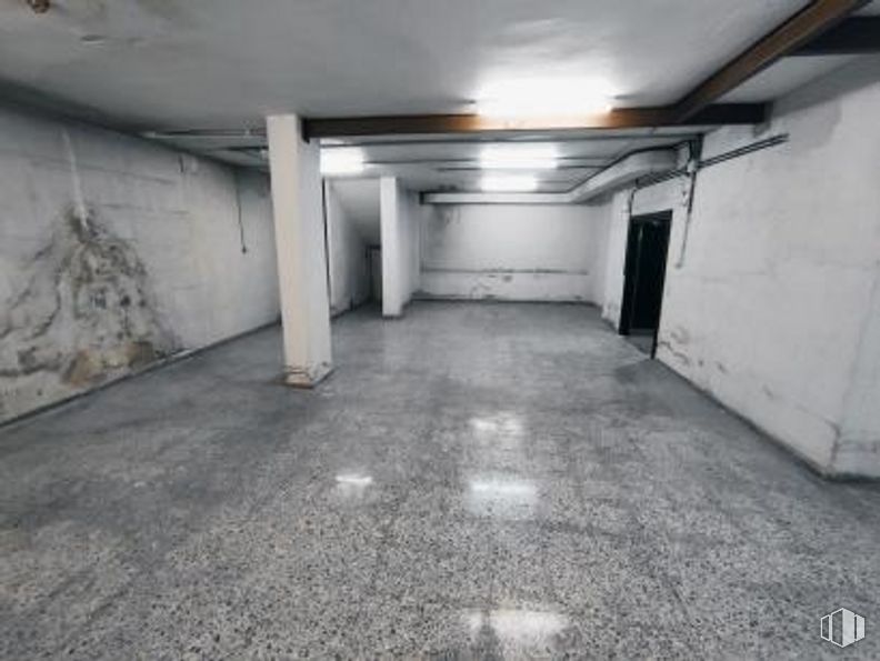 Retail for sale at Plaza Islas Azores, Fuencarral - El Pardo, Madrid, 28034 with fixture, asphalt, composite material, road surface, flooring, road, city, ceiling, concrete and parking around