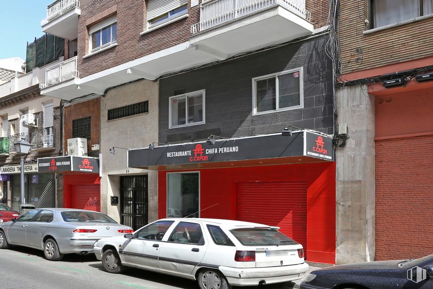 Local en alquiler y venta en Calle Coslada, 28, Salamanca, Madrid, 28028 con coche, ventana, neumático, luz de estacionamiento automotriz, rueda, vehículo terrestre, vehículo, propiedad, edificio y vehículo de motor alrededor