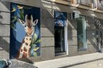 Retail for sale at Calle Divino Pastor, Centro, Madrid, 28004 with car, building, architecture, window, wall, fawn, door, art, facade and road around