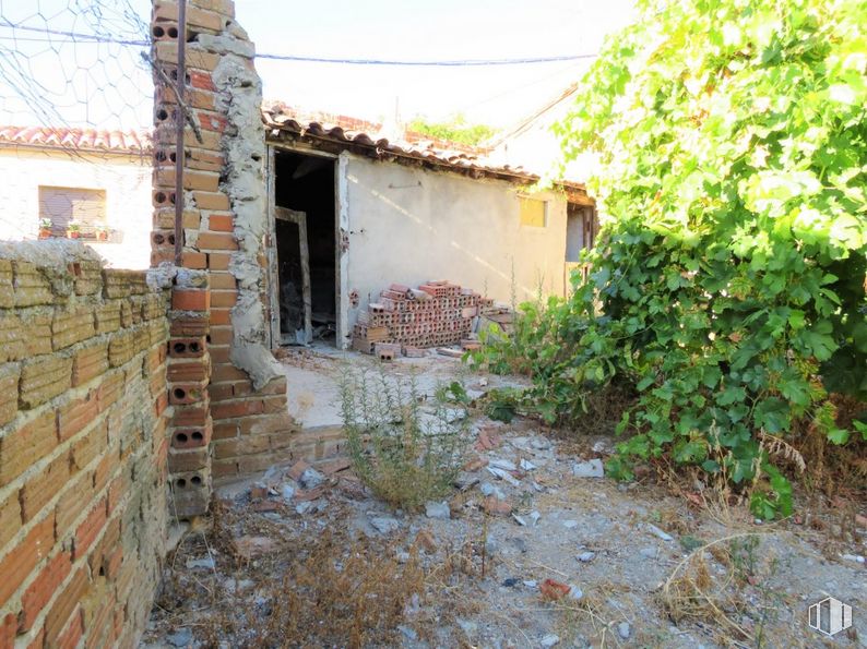 Land for sale at Arévalo, Arévalo, Ávila, 05200 with house, plant, property, brickwork, brick, land lot, road surface, biome, neighbourhood and wall around