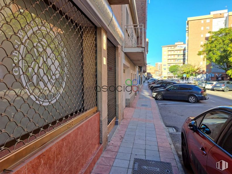 Local en alquiler y venta en Zona Plaza Castilla, Azuqueca de Henares, Guadalajara, 01920 con coche, edificio, rueda, vehículo terrestre, neumático, propiedad, vehículo, planta, infraestructura y iluminación del automóvil alrededor