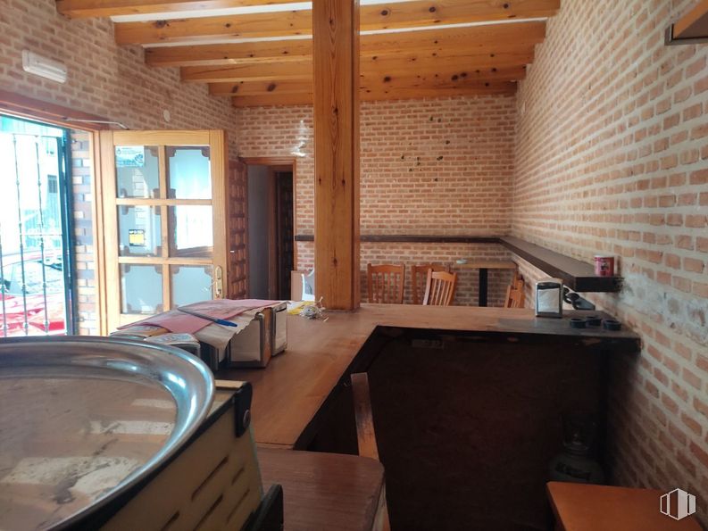 Local en venta en Calle Peña Hoyuela, 2, El Boalo, Madrid, 28413 con mesa, madera, interiorismo, arquitectura, suelo, suelos, madera dura, cocina, tinte para madera y inmobiliario alrededor