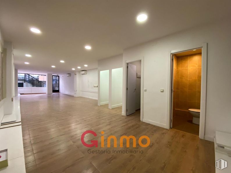 Local en venta en Calle Diego de León, Salamanca, Madrid, 28006 con puerta, edificio, accesorio, madera, hall, interiorismo, suelo, suelos, casa y tinte para madera alrededor