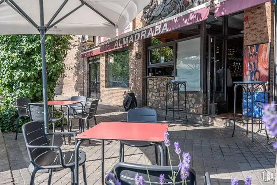 Retail for rent at San Blas - Las Rosas, San Blas - Canillejas, Madrid, 28022 with chair, table, property, furniture, plant, interior design, leisure, outdoor furniture, outdoor table and shade around