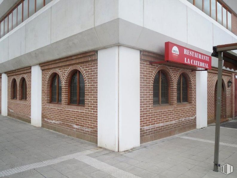 Local en alquiler en Calle Jacinto Benavente, 8, Azuqueca de Henares, Guadalajara, 19200 con ventana, edificio, propiedad, accesorio, albañilería, casa, ladrillo, fachada, bienes raíces y material de construcción alrededor