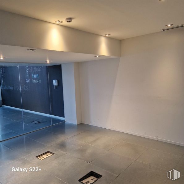 Oficina en alquiler en Calle Emilio Muñoz, 3, San Blas - Canillejas, Madrid, 28037 con edificio, puerta, accesorio, suelo, pared, suelos, techo, hall, vidrio y casa alrededor