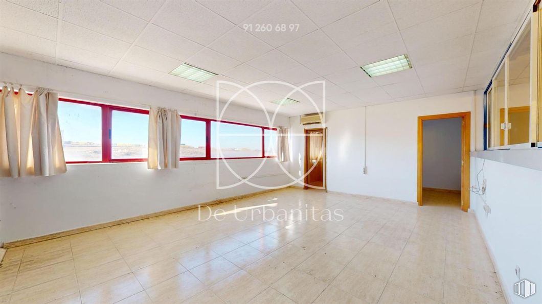 Industrial for sale & for rent at Poligono Rompecubas, Valdemoro, Madrid, 28341 with window, light fixture, lighting, flooring, floor, ceiling, interior design, room, hall and wood flooring around