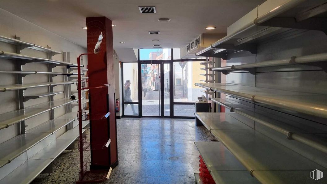 Retail for sale & for rent at Avenida Real, Vicálvaro, Madrid, 28032 with wood, interior design, fixture, building, floor, flooring, door, metropolitan area, shelving and hall around