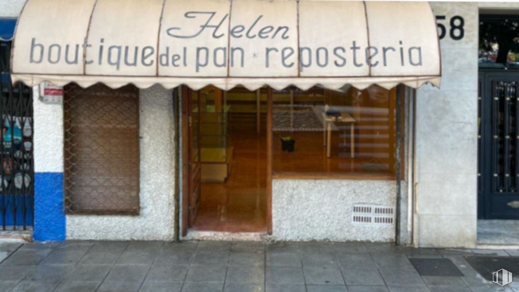 Local en alquiler y venta en Calle Pintor Ribera, 7, Móstoles, Madrid, 28933 con puerta, edificio, accesorio, fachada, madera, fuente, señalización, material compuesto, material de construcción y ladrillo alrededor