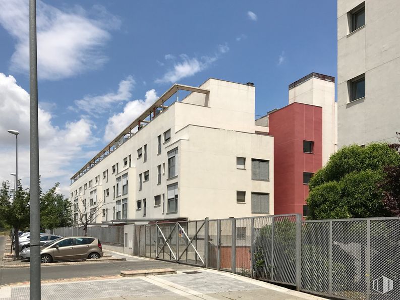 Local en alquiler y venta en Calle Francisco Salzillo, 7, Torrejón de Ardoz, Madrid, 28850 con coche, edificio, nube, cielo, rueda, propiedad, ventana, neumático, luz de la calle y vehículo alrededor