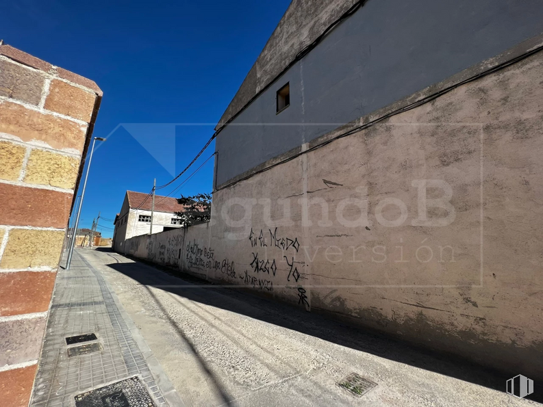 Land for sale at Casco urbano, Segovia, 40196 with house, sky, building, road surface, asphalt, wood, brick, window, wall and plant around